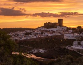 Lais Puzzle - Sonnenuntergang in Mertola, Dorf in Portugal und seine Burg. Dorf im Süden von Portugal in der Region Alentejo - 40, 100, 200, 500, 1.000 & 2.000 Teile