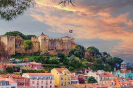 Lais Puzzle - Panorama der Stadt Lissabon und des Castelo de Sao Jorge, bekannt als die historische Burg des Heiligen Georg - 2.000 Teile