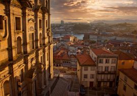 Lais Puzzle - Schöne und bunte Straßen von Porto in der Nähe des Rio Douro - 1.000 Teile