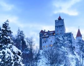 Lais Puzzle - Schöne und traditionelle Architektur des berühmten Dracula-Schlosses von Bran in der Wintersaison, in der Region Brasov, Rumänien - 40, 100, 200, 500, 1.000 & 2.000 Teile