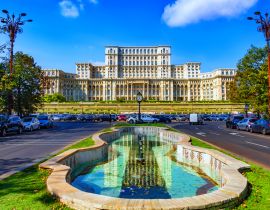 Lais Puzzle - Berühmtes Parlamentsgebäude in der Hauptstadt Bukarest an einem schönen sonnigen Frühlingstag in Rumänien - 40, 100, 200, 500, 1.000 & 2.000 Teile