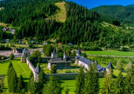 Lais Puzzle - Blick auf das Sucevita-Kloster, im Norden Rumäniens - 1.000 Teile