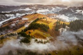 Lais Puzzle - Nebliger Morgen in Siebenbürgen, Rumänien, in der Nähe des Rucar-Bran-Passes - 2.000 Teile