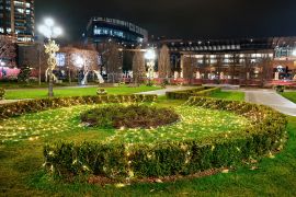 Lais Puzzle - Gärten in der Nähe des Kulturpalastes, Iasi, Rumänien - 2.000 Teile