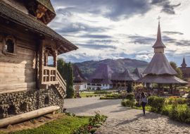 Lais Puzzle - Blick auf das Barsana-Kloster in der Region Maramures, Rumänien - 1.000 Teile