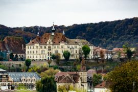 Lais Puzzle - Alte Stadt Sighisoara in Rumänien, Panoramablick auf alten Uhrenturm, Burg und mittelalterliche Architektur. Historische europäische Stadt mit Dracula-Haus - 2.000 Teile