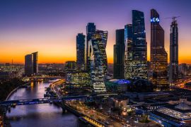 Lais Puzzle - Luftaufnahme des Sonnenuntergangs über dem Moskauer Stadtgebiet und dem Moskwa-Fluss, Russland - 2.000 Teile