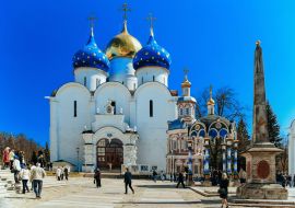 Lais Puzzle - Touristen in der Dreifaltigkeits-Sergius-Lavra in Sergiev Posad in Russland - 1.000 Teile