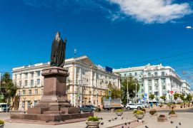 Lais Puzzle - Statue des Heiligen Dimitrij von Rostow auf dem Kathedralenplatz in Rostow-am-Don, Russland - 2.000 Teile