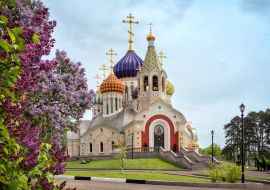 Lais Puzzle - Nowo-Peredelkino-Kirche mit Flieder, Moskau, Russland - 1.000 Teile