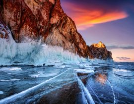 Lais Puzzle - Berglandschaft bei Sonnenuntergang mit natürlichem Eisbruch im gefrorenen Wasser des Baikalsees, Sibirien, Russland - 40, 100, 200, 500, 1.000 & 2.000 Teile