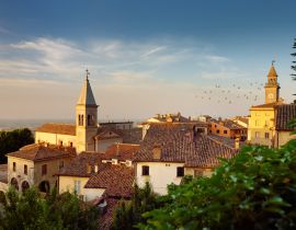 Lais Puzzle - Blick bei Sonnenuntergang auf den Kleinstaat San Marino und die italienische Region Emilia-Romagna von den Dächern der Stadt San Marino - 40, 100, 200, 500, 1.000 & 2.000 Teile
