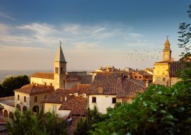 Lais Puzzle - Blick bei Sonnenuntergang auf den Kleinstaat San Marino und die italienische Region Emilia-Romagna von den Dächern der Stadt San Marino - 1.000 Teile