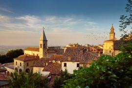 Lais Puzzle - Blick bei Sonnenuntergang auf den Kleinstaat San Marino und die italienische Region Emilia-Romagna von den Dächern der Stadt San Marino - 2.000 Teile