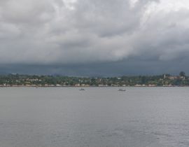 Lais Puzzle - Sao Tome und Principe, Panorama der Hauptstadt Sao Tome in der Bucht, mit Schiffswrack - 40, 100, 200, 500 & 1.000 Teile