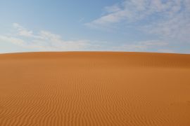 Lais Puzzle - Oranger Sand und blauer Himmel in der arabischen Wüste, Saudi-Arabien - 2.000 Teile