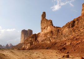 Lais Puzzle - Typische Landschaft mit erodierten Bergen in der Wüstenoase von Al Ula in Saudi-Arabien - 1.000 Teile