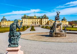Lais Puzzle - Schloss Drottningholm von den königlichen Gärten in Schweden aus gesehen - 1.000 Teile