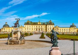 Lais Puzzle - Schloss Drottningholm von den königlichen Gärten aus gesehen in Schweden - 1.000 Teile