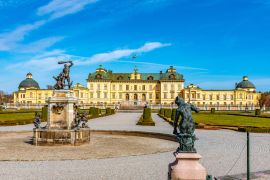 Lais Puzzle - Schloss Drottningholm von den königlichen Gärten aus gesehen in Schweden - 2.000 Teile
