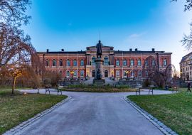 Lais Puzzle - Sonnenuntergangsansicht der Statue von Erik Gustaf Geijer vor der Universität von Uppsala in Schweden - 1.000 Teile