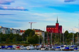 Lais Puzzle - Nynashamn, Schweden Die Kirche und der Hafen von Nynashamn - 2.000 Teile