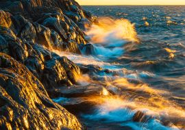 Lais Puzzle - Wellen brechen gegen das Ufer des Vätternsees, Schweden - 1.000 Teile