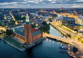 Lais Puzzle - Luftaufnahme des Stockholmer Rathauses und beleuchtetes Stadtbild bei Nacht in Stockholm, Schweden - 1.000 Teile