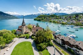 Lais Puzzle - Schloss Spiez mit Kreuzfahrtschiff auf dem Thunersee in Bern, Schweiz - 2.000 Teile