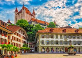 Lais Puzzle - Thuner Schloss, in Thun im Berner Oberland, Schweiz - 1.000 Teile