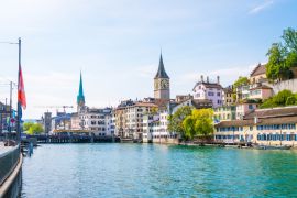 Lais Puzzle - Stadtzentrum von Zürich mit den berühmten Kirchen Fraumünster und Grossmünster und dem Fluss Limmat - 2.000 Teile