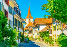 Lais Puzzle - Enge Gasse im historischen Zentrum von Murten, Schweiz - 1.000 Teile