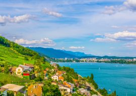 Lais Puzzle - Stadtbild von Biel/Bienne hinter dem Bielersee in der Schweiz - 1.000 Teile