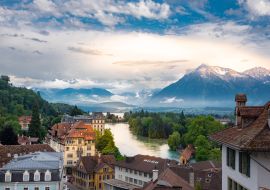 Lais Puzzle - Blick vom Schloss Thun auf den Fluss Aare und den Thunersee - 1.000 Teile