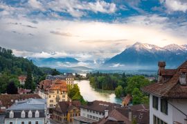 Lais Puzzle - Blick vom Schloss Thun auf den Fluss Aare und den Thunersee - 2.000 Teile
