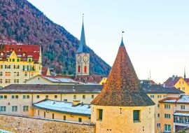 Lais Puzzle - Turm und Kirche von St. Martin in Chur am Morgen. Chur ist die Hauptstadt des Kantons Graubünden in der Schweiz - 1.000 Teile