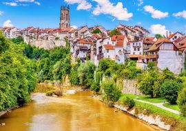 Lais Puzzle - Blick über die Saane auf die Altstadt von Freiburg im Üechtland mit Dom, Schweiz - 1.000 Teile