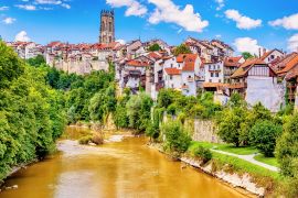 Lais Puzzle - Blick über die Saane auf die Altstadt von Freiburg im Üechtland mit Dom, Schweiz - 2.000 Teile