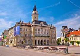 Lais Puzzle - Freiheitsplatz in Novi Sad Bögen und Architektur Blick - 1.000 Teile