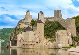 Lais Puzzle - Restaurierte mittelalterliche Burg Golubac in der Djerdap-Schlucht in Serbien - 1.000 Teile