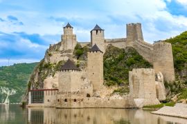 Lais Puzzle - Restaurierte mittelalterliche Burg Golubac in der Djerdap-Schlucht in Serbien - 2.000 Teile