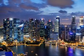 Lais Puzzle - Erstaunliche Nachtansicht von Wolkenkratzern in der Innenstadt von Singapur - 2.000 Teile