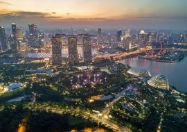 Lais Puzzle - Luftaufnahme des Finanzdistrikts von Singapur bei Sonnenuntergang mit Wolkenkratzern und schönem Himmel. Singapur Stadtzentrum - 1.000 Teile