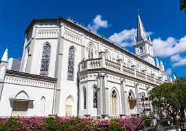 Lais Puzzle - Chijmes Kirche in Singapur mit blauem Himmel Hintergrund - 1.000 Teile
