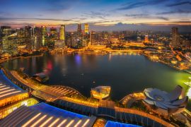 Lais Puzzle - Singapur Stadt und Marina Bay in der Abenddämmerung - 2.000 Teile
