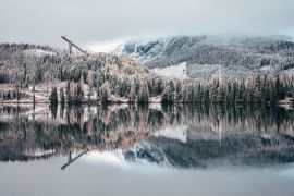 Lais Puzzle - Skisprungschanze in winterlicher Natur. Slowakei, Hohe Tatra, Strbske pleso - 2.000 Teile