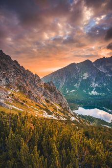 Lais Puzzle - Sonnenuntergangspanorama im Nationalpark Hohe Tatra. Berg popradske See in der Slowakei - 2.000 Teile