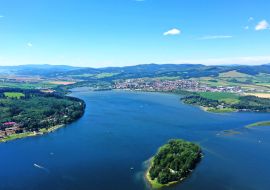 Lais Puzzle - Luftaufnahme der Insel Slanicky in der Stadt Namestovo in der Slowakei - 1.000 Teile