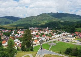 Lais Puzzle - Luftaufnahme der Janosik-Statue im Dorf Terchova in der Slowakei - 1.000 Teile