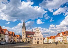 Lais Puzzle - Das schöne alte Bardejov mit Kirche und Hauptplatz in der Slowakei - 1.000 Teile